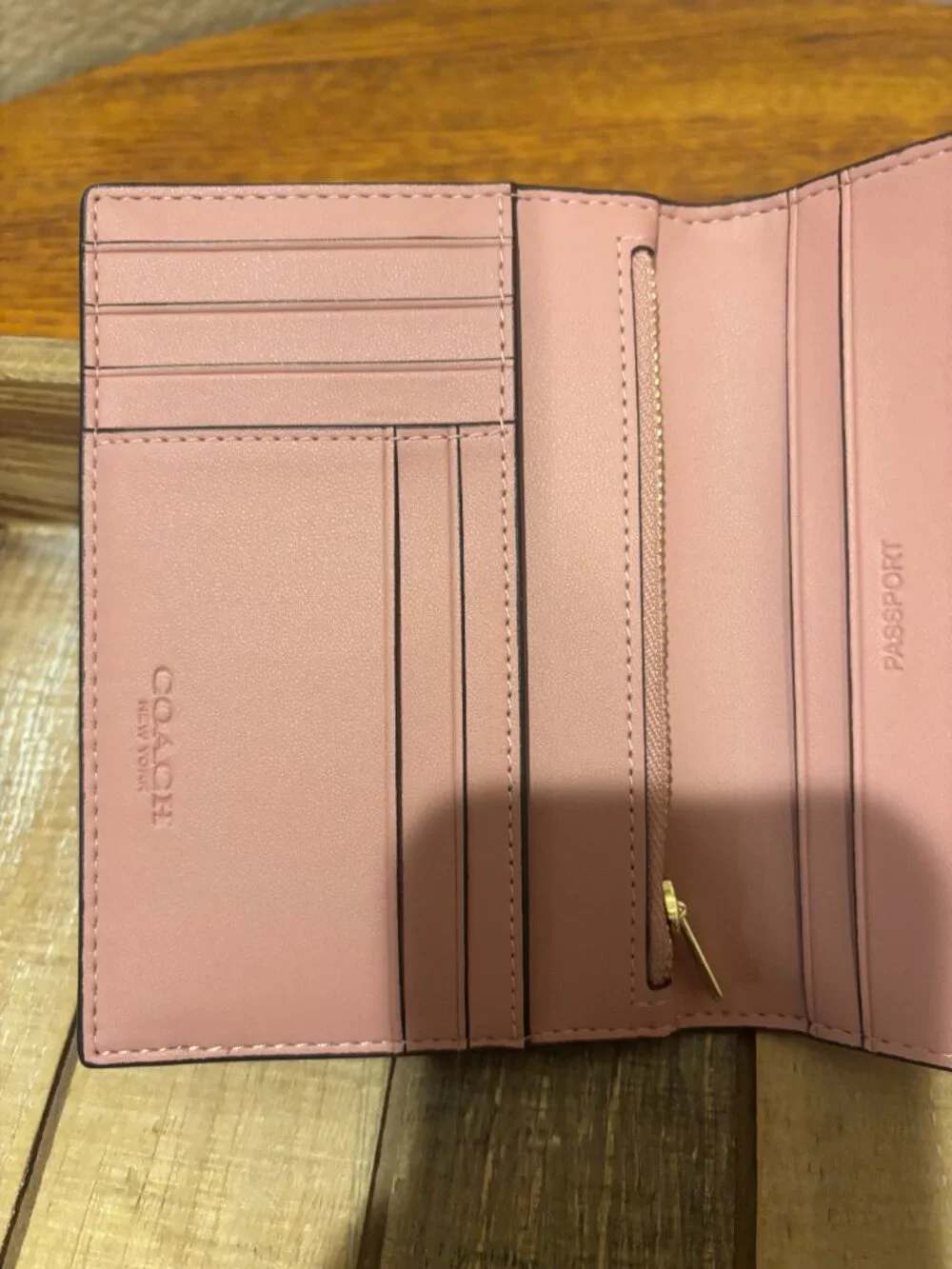 NWT 2026 Coach Passport Card Case in Signature Canvas | Powder Pink CW170 - Picture 2 of 6